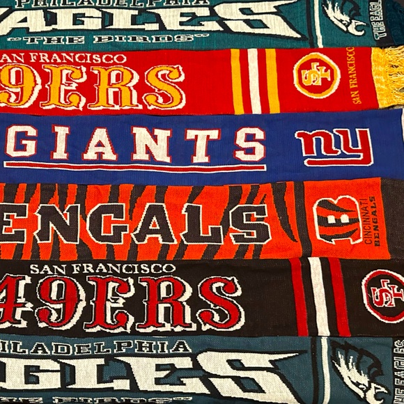 NFL™️Official GameDay Knit Scarves 🧣🏈🍁 - Picture 1 of 8